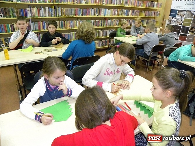 Zdjęcie w galerii na portalu naszraciborz.pl: Marzycielska Poczta w Bibliotece wiadomości z regionu