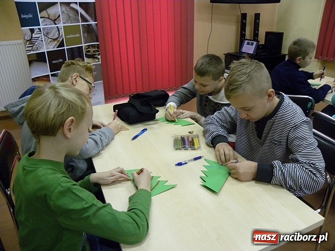 Zdjęcie w galerii na portalu naszraciborz.pl: Marzycielska Poczta w Bibliotece wiadomości z regionu
