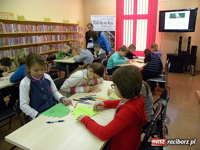 Zdjęcie w galerii na portalu naszraciborz.pl: Marzycielska Poczta w Bibliotece wiadomości z regionu