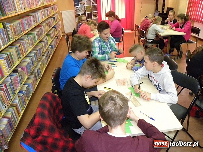 Zdjęcie w galerii na portalu naszraciborz.pl: Marzycielska Poczta w Bibliotece wiadomości z regionu