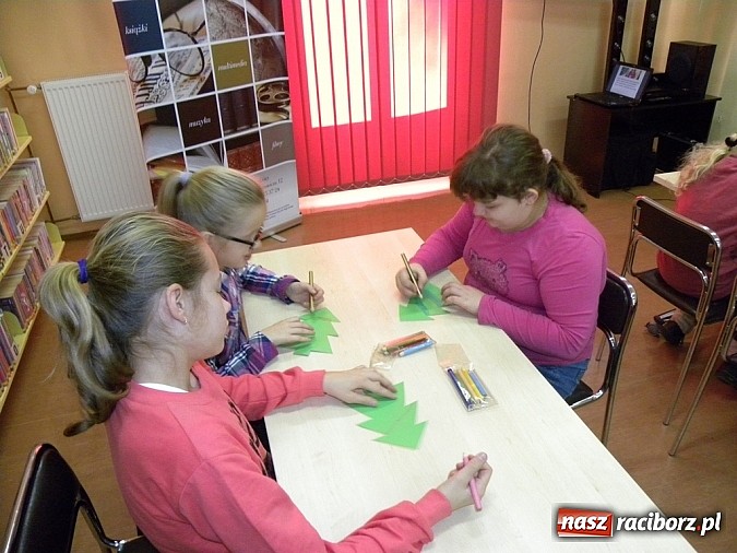 Zdjęcie w galerii na portalu naszraciborz.pl: Marzycielska Poczta w Bibliotece wiadomości z regionu