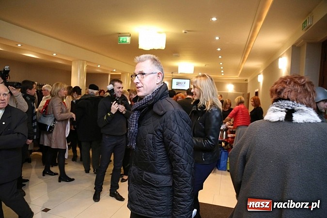 Zdjęcie w galerii na portalu naszraciborz.pl: Gwiazdka Serc 2014 - Autostopem PRL-u tropem. Ze sceny i od kuchni wiadomości z regionu