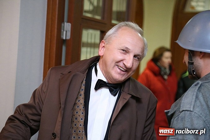 Zdjęcie w galerii na portalu naszraciborz.pl: Gwiazdka Serc 2014 - Autostopem PRL-u tropem. Ze sceny i od kuchni wiadomości z regionu