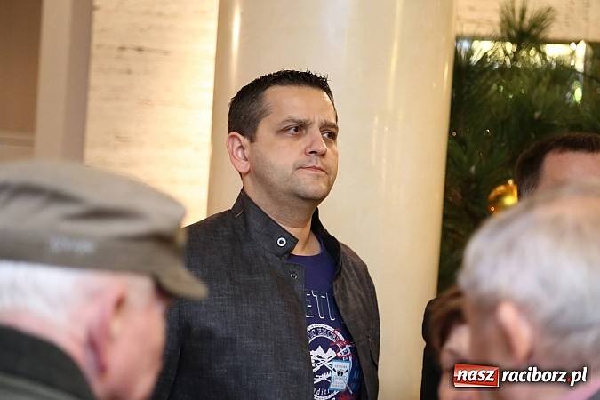 Zdjęcie w galerii na portalu naszraciborz.pl: Gwiazdka Serc 2014 - Autostopem PRL-u tropem. Ze sceny i od kuchni wiadomości z regionu