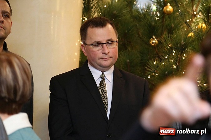 Zdjęcie w galerii na portalu naszraciborz.pl: Gwiazdka Serc 2014 - Autostopem PRL-u tropem. Ze sceny i od kuchni wiadomości z regionu