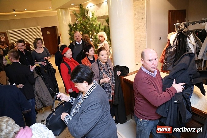 Zdjęcie w galerii na portalu naszraciborz.pl: Gwiazdka Serc 2014 - Autostopem PRL-u tropem. Ze sceny i od kuchni wiadomości z regionu