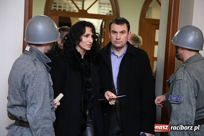 Zdjęcie w galerii na portalu naszraciborz.pl: Gwiazdka Serc 2014 - Autostopem PRL-u tropem. Ze sceny i od kuchni wiadomości z regionu