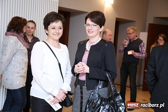 Zdjęcie w galerii na portalu naszraciborz.pl: Gwiazdka Serc 2014 - Autostopem PRL-u tropem. Ze sceny i od kuchni wiadomości z regionu