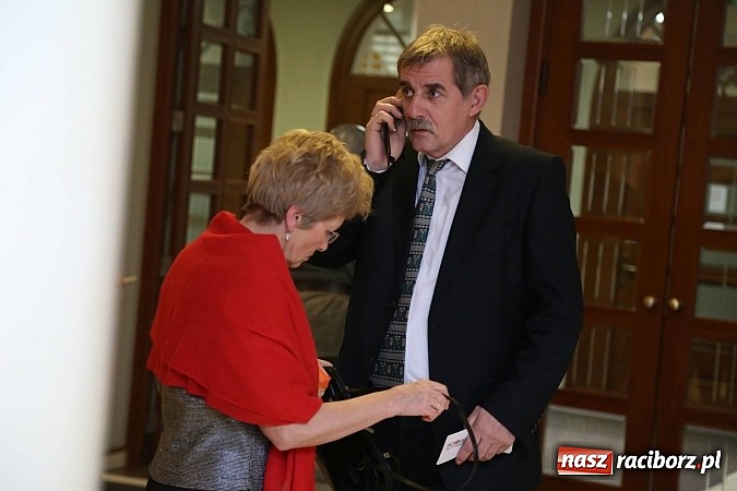 Zdjęcie w galerii na portalu naszraciborz.pl: Gwiazdka Serc 2014 - Autostopem PRL-u tropem. Ze sceny i od kuchni wiadomości z regionu