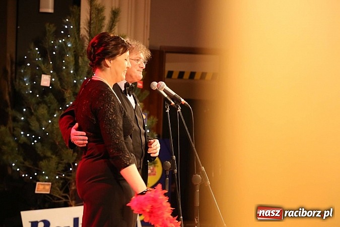 Zdjęcie w galerii na portalu naszraciborz.pl: Gwiazdka Serc 2014 - Autostopem PRL-u tropem. Ze sceny i od kuchni wiadomości z regionu