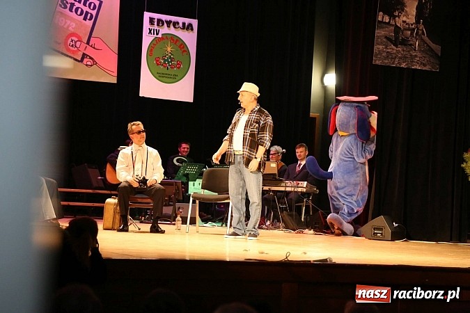 Zdjęcie w galerii na portalu naszraciborz.pl: Gwiazdka Serc 2014 - Autostopem PRL-u tropem. Ze sceny i od kuchni wiadomości z regionu