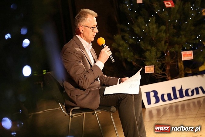 Zdjęcie w galerii na portalu naszraciborz.pl: Gwiazdka Serc 2014 - Autostopem PRL-u tropem. Ze sceny i od kuchni wiadomości z regionu