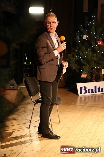 Zdjęcie w galerii na portalu naszraciborz.pl: Gwiazdka Serc 2014 - Autostopem PRL-u tropem. Ze sceny i od kuchni wiadomości z regionu