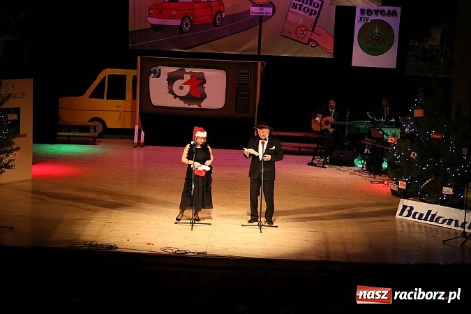 Zdjęcie w galerii na portalu naszraciborz.pl: Gwiazdka Serc 2014 - Autostopem PRL-u tropem. Ze sceny i od kuchni wiadomości z regionu