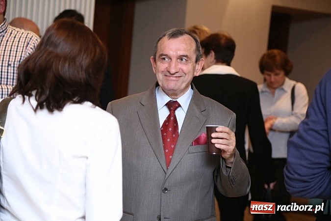 Zdjęcie w galerii na portalu naszraciborz.pl: Gwiazdka Serc 2014 - Autostopem PRL-u tropem. Ze sceny i od kuchni wiadomości z regionu