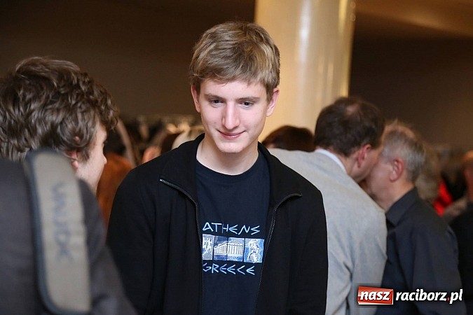 Zdjęcie w galerii na portalu naszraciborz.pl: Gwiazdka Serc 2014 - Autostopem PRL-u tropem. Ze sceny i od kuchni wiadomości z regionu