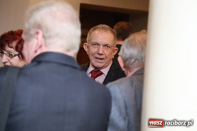 Zdjęcie w galerii na portalu naszraciborz.pl: Gwiazdka Serc 2014 - Autostopem PRL-u tropem. Ze sceny i od kuchni wiadomości z regionu