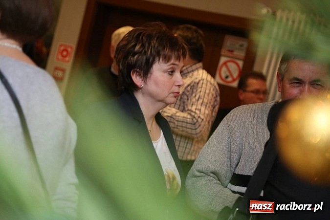 Zdjęcie w galerii na portalu naszraciborz.pl: Gwiazdka Serc 2014 - Autostopem PRL-u tropem. Ze sceny i od kuchni wiadomości z regionu