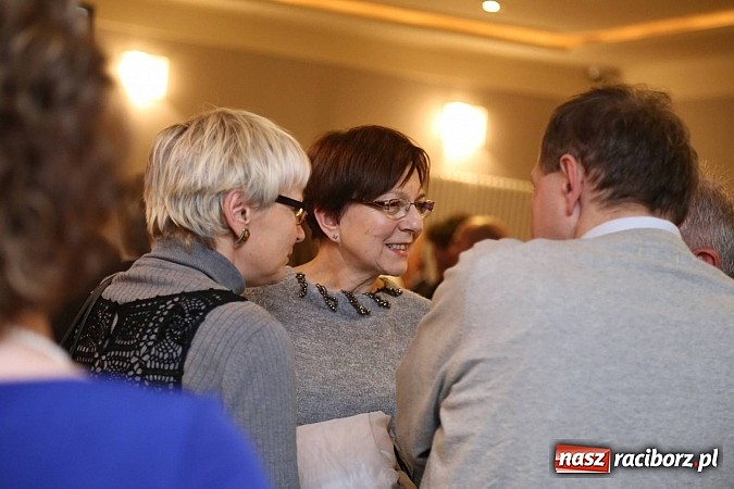 Zdjęcie w galerii na portalu naszraciborz.pl: Gwiazdka Serc 2014 - Autostopem PRL-u tropem. Ze sceny i od kuchni wiadomości z regionu