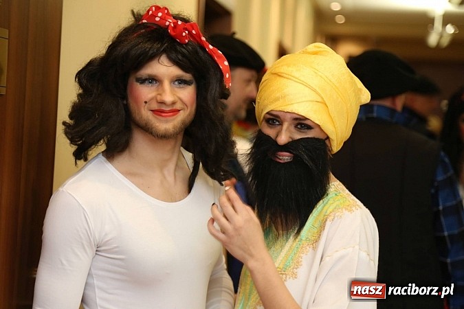 Zdjęcie w galerii na portalu naszraciborz.pl: Gwiazdka Serc 2014 - Autostopem PRL-u tropem. Ze sceny i od kuchni wiadomości z regionu