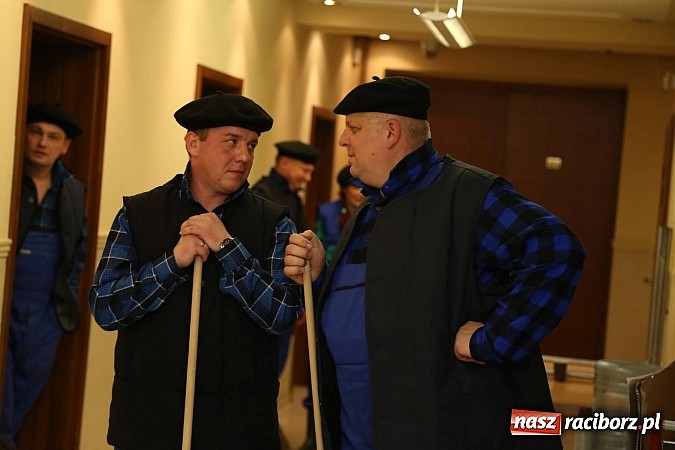 Zdjęcie w galerii na portalu naszraciborz.pl: Gwiazdka Serc 2014 - Autostopem PRL-u tropem. Ze sceny i od kuchni wiadomości z regionu