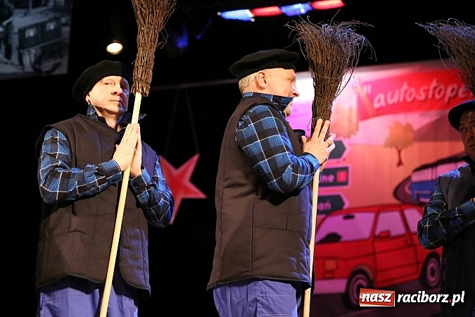 Zdjęcie w galerii na portalu naszraciborz.pl: Gwiazdka Serc 2014 - Autostopem PRL-u tropem. Ze sceny i od kuchni wiadomości z regionu