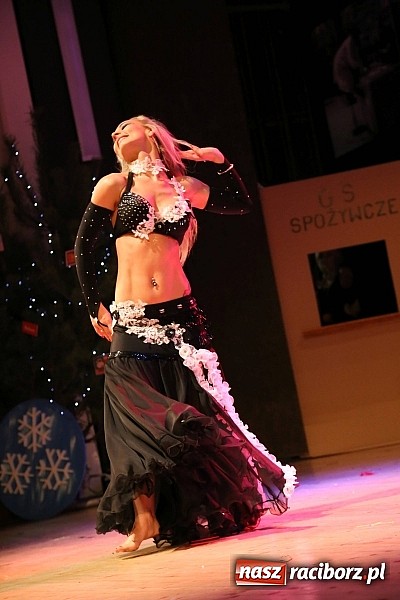 Zdjęcie w galerii na portalu naszraciborz.pl: Gwiazdka Serc 2014 - Autostopem PRL-u tropem. Ze sceny i od kuchni wiadomości z regionu