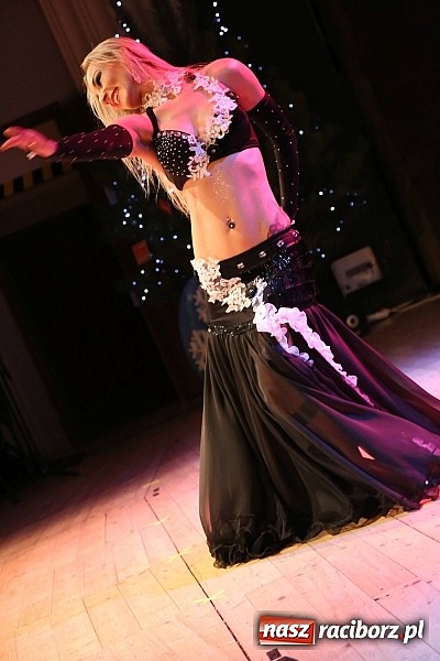 Zdjęcie w galerii na portalu naszraciborz.pl: Gwiazdka Serc 2014 - Autostopem PRL-u tropem. Ze sceny i od kuchni wiadomości z regionu