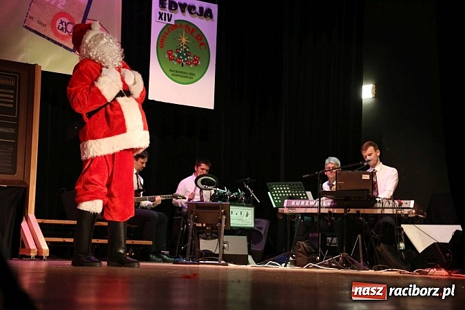 Zdjęcie w galerii na portalu naszraciborz.pl: Gwiazdka Serc 2014 - Autostopem PRL-u tropem. Ze sceny i od kuchni wiadomości z regionu