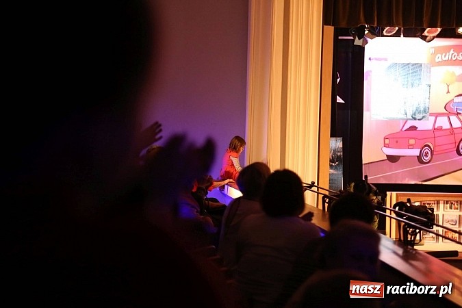 Zdjęcie w galerii na portalu naszraciborz.pl: Gwiazdka Serc 2014 - Autostopem PRL-u tropem. Ze sceny i od kuchni wiadomości z regionu