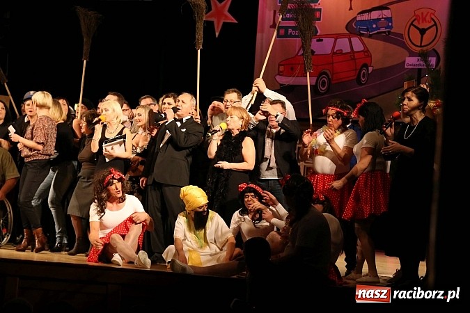 Zdjęcie w galerii na portalu naszraciborz.pl: Gwiazdka Serc 2014 - Autostopem PRL-u tropem. Ze sceny i od kuchni wiadomości z regionu