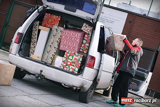 Zdjęcie w galerii na portalu naszraciborz.pl: Szlachetna Paczka 2014. Raciborska drużyna SuperW spisała się na medal! wiadomości z regionu