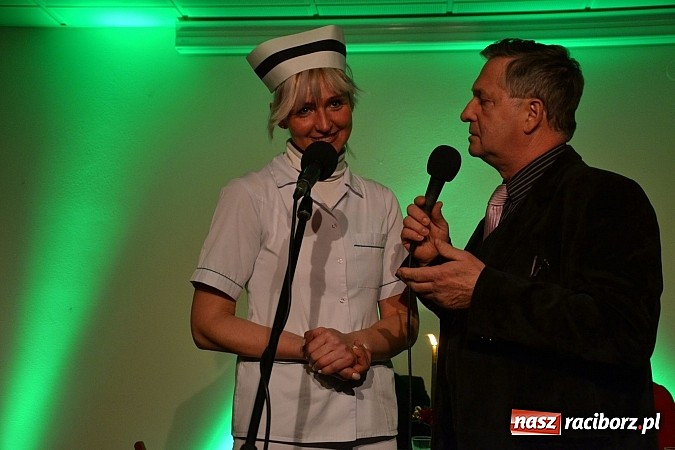 Zdjęcie w galerii na portalu naszraciborz.pl: Z wesołą nowiną - biesiada wigilijna na zamku wiadomości z regionu