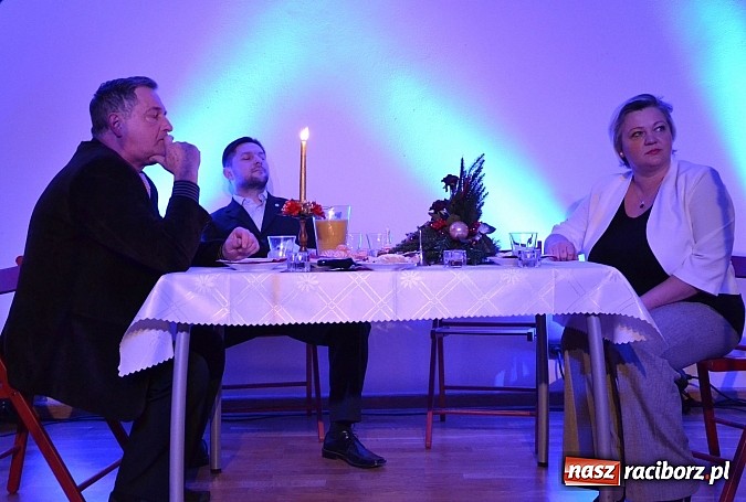 Zdjęcie w galerii na portalu naszraciborz.pl: Z wesołą nowiną - biesiada wigilijna na zamku wiadomości z regionu