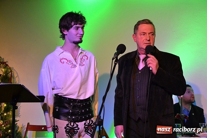 Zdjęcie w galerii na portalu naszraciborz.pl: Z wesołą nowiną - biesiada wigilijna na zamku wiadomości z regionu