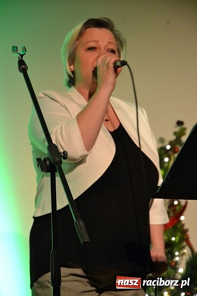 Zdjęcie w galerii na portalu naszraciborz.pl: Z wesołą nowiną - biesiada wigilijna na zamku wiadomości z regionu