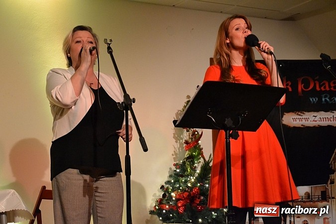 Zdjęcie w galerii na portalu naszraciborz.pl: Z wesołą nowiną - biesiada wigilijna na zamku wiadomości z regionu