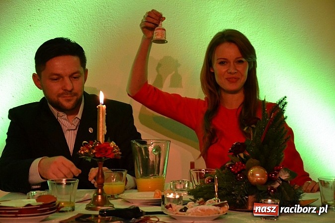 Zdjęcie w galerii na portalu naszraciborz.pl: Z wesołą nowiną - biesiada wigilijna na zamku wiadomości z regionu