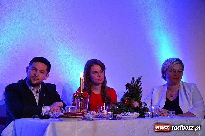 Zdjęcie w galerii na portalu naszraciborz.pl: Z wesołą nowiną - biesiada wigilijna na zamku wiadomości z regionu