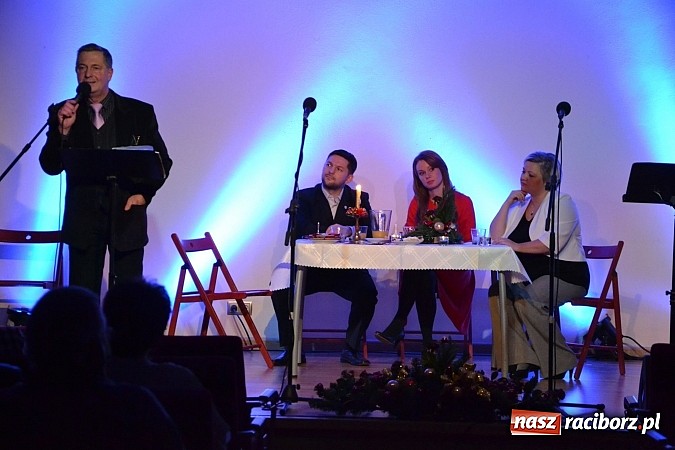 Zdjęcie w galerii na portalu naszraciborz.pl: Z wesołą nowiną - biesiada wigilijna na zamku wiadomości z regionu