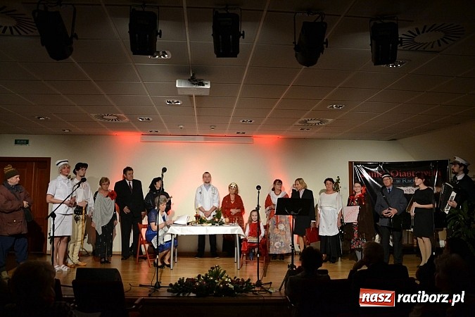 Zdjęcie w galerii na portalu naszraciborz.pl: Z wesołą nowiną - biesiada wigilijna na zamku wiadomości z regionu