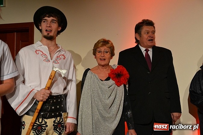 Zdjęcie w galerii na portalu naszraciborz.pl: Z wesołą nowiną - biesiada wigilijna na zamku wiadomości z regionu