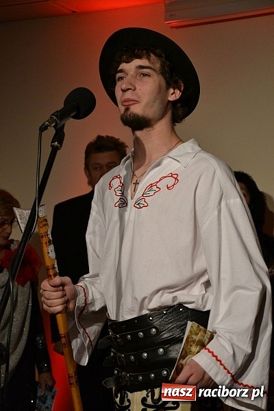 Zdjęcie w galerii na portalu naszraciborz.pl: Z wesołą nowiną - biesiada wigilijna na zamku wiadomości z regionu