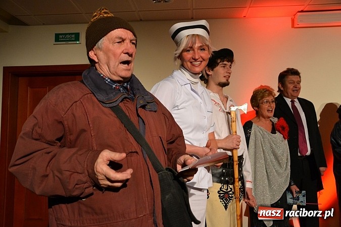 Zdjęcie w galerii na portalu naszraciborz.pl: Z wesołą nowiną - biesiada wigilijna na zamku wiadomości z regionu