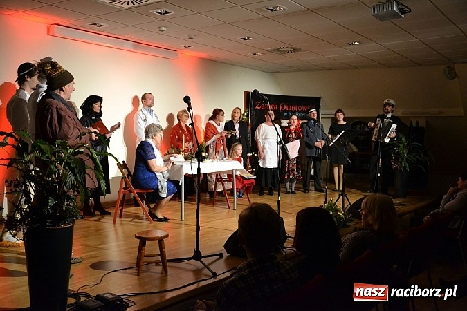 Zdjęcie w galerii na portalu naszraciborz.pl: Z wesołą nowiną - biesiada wigilijna na zamku wiadomości z regionu
