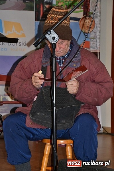 Zdjęcie w galerii na portalu naszraciborz.pl: Z wesołą nowiną - biesiada wigilijna na zamku wiadomości z regionu