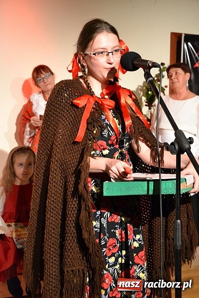 Zdjęcie w galerii na portalu naszraciborz.pl: Z wesołą nowiną - biesiada wigilijna na zamku wiadomości z regionu