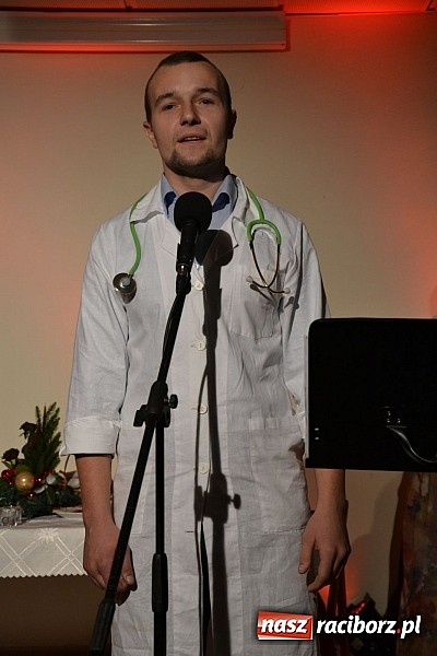 Zdjęcie w galerii na portalu naszraciborz.pl: Z wesołą nowiną - biesiada wigilijna na zamku wiadomości z regionu