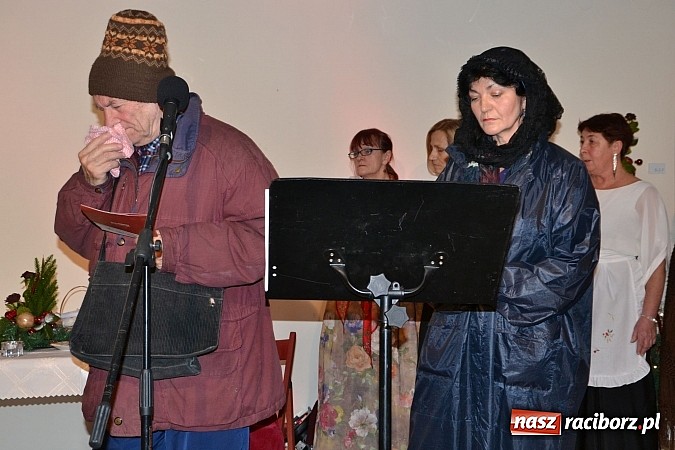 Zdjęcie w galerii na portalu naszraciborz.pl: Z wesołą nowiną - biesiada wigilijna na zamku wiadomości z regionu