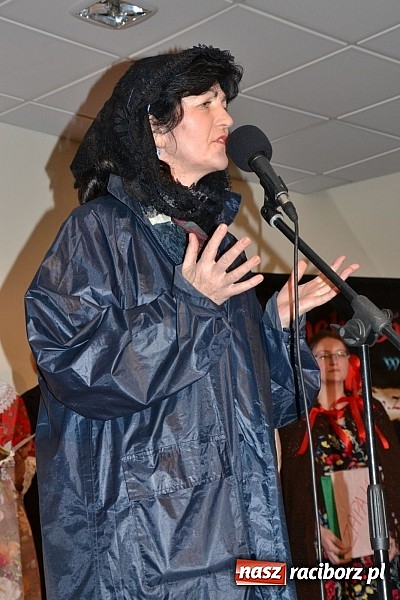 Zdjęcie w galerii na portalu naszraciborz.pl: Z wesołą nowiną - biesiada wigilijna na zamku wiadomości z regionu